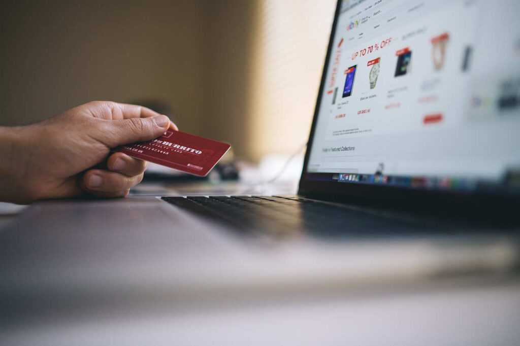 Beim Online-Shopping werden schnell fimanzielle Grenzen überschritten, manchmal bis zum Bankrott.
